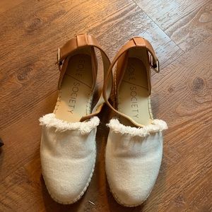Sole society white and tan flat espadrille sandal